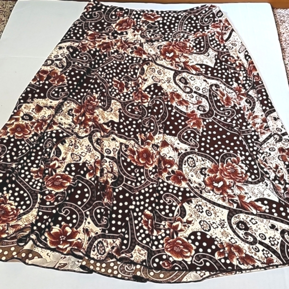Cal Fashion womens boho long maxi skirt  sz medium color brown tan casual  midi